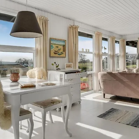 2 Bedroom Cozy In Dom wakacyjny Ebberup